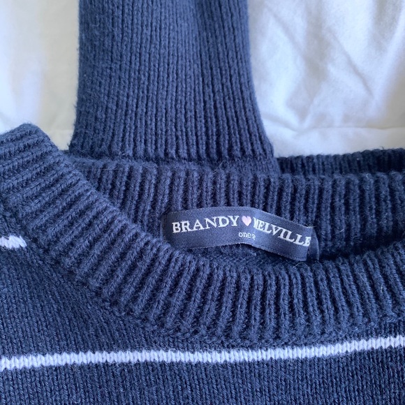 Brandy Melville cropped Sweater! - Picture 3 of 3